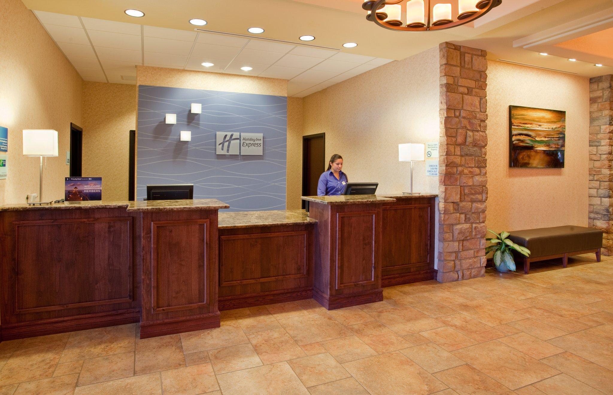 Holiday Inn Express & Suites Gallup East By Ihg Экстерьер фото